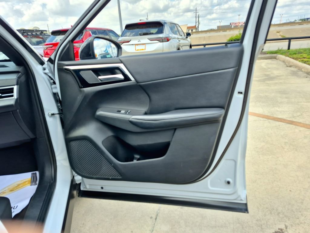 Used 2022 Mitsubishi Outlander SE image 24