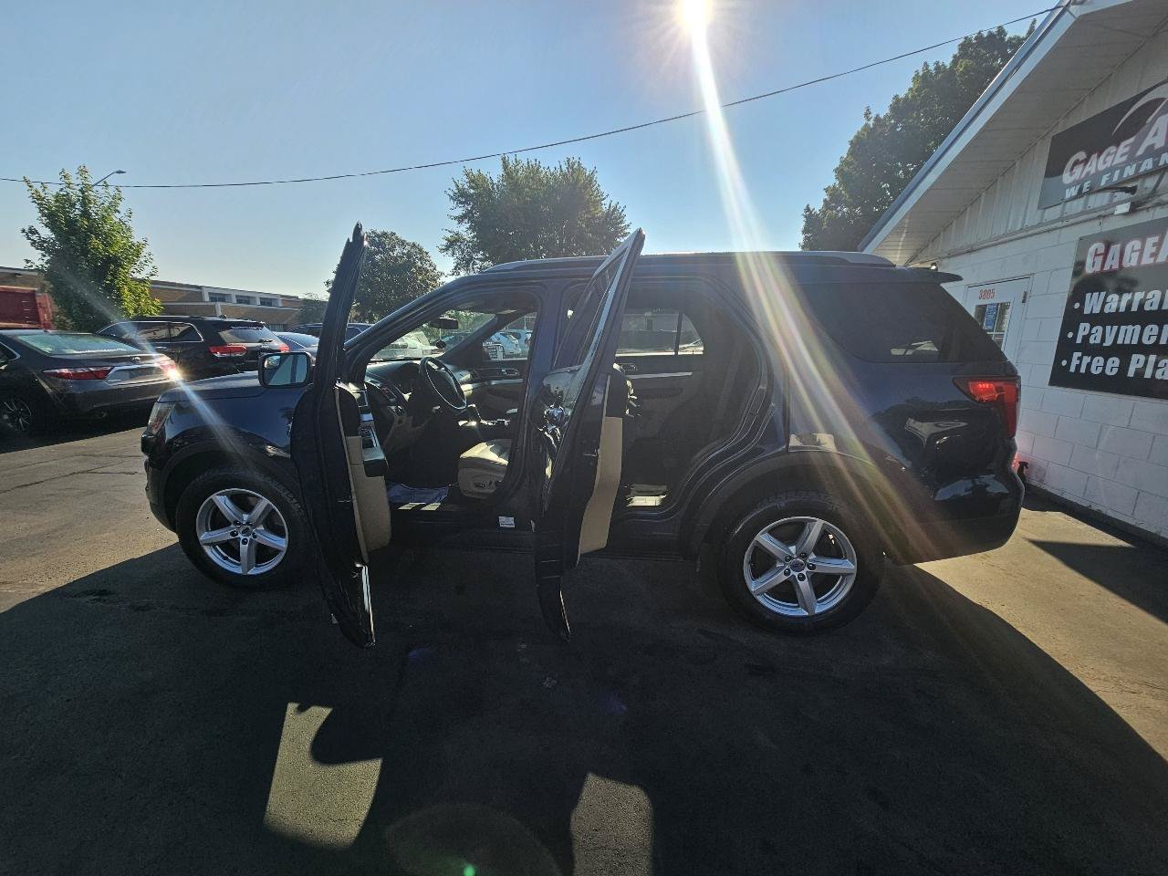 Used 2016 Ford Explorer XLT w/ Equipment Group 202A AWD/4WD image 23
