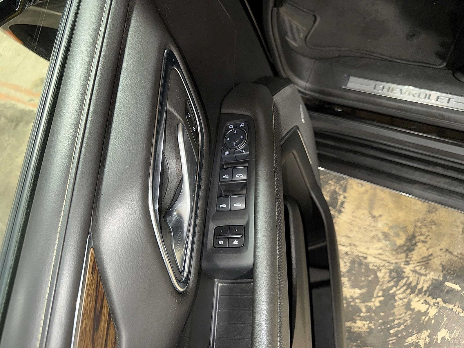 Used 2024 Chevrolet Tahoe Premier AWD/4WD image 24