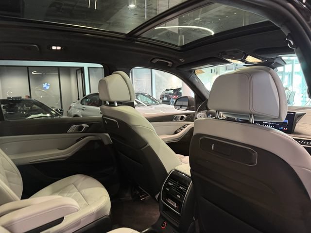 Used 2024 BMW X7 xDrive40i w/ Parking Assistance Package AWD/4WD image 30