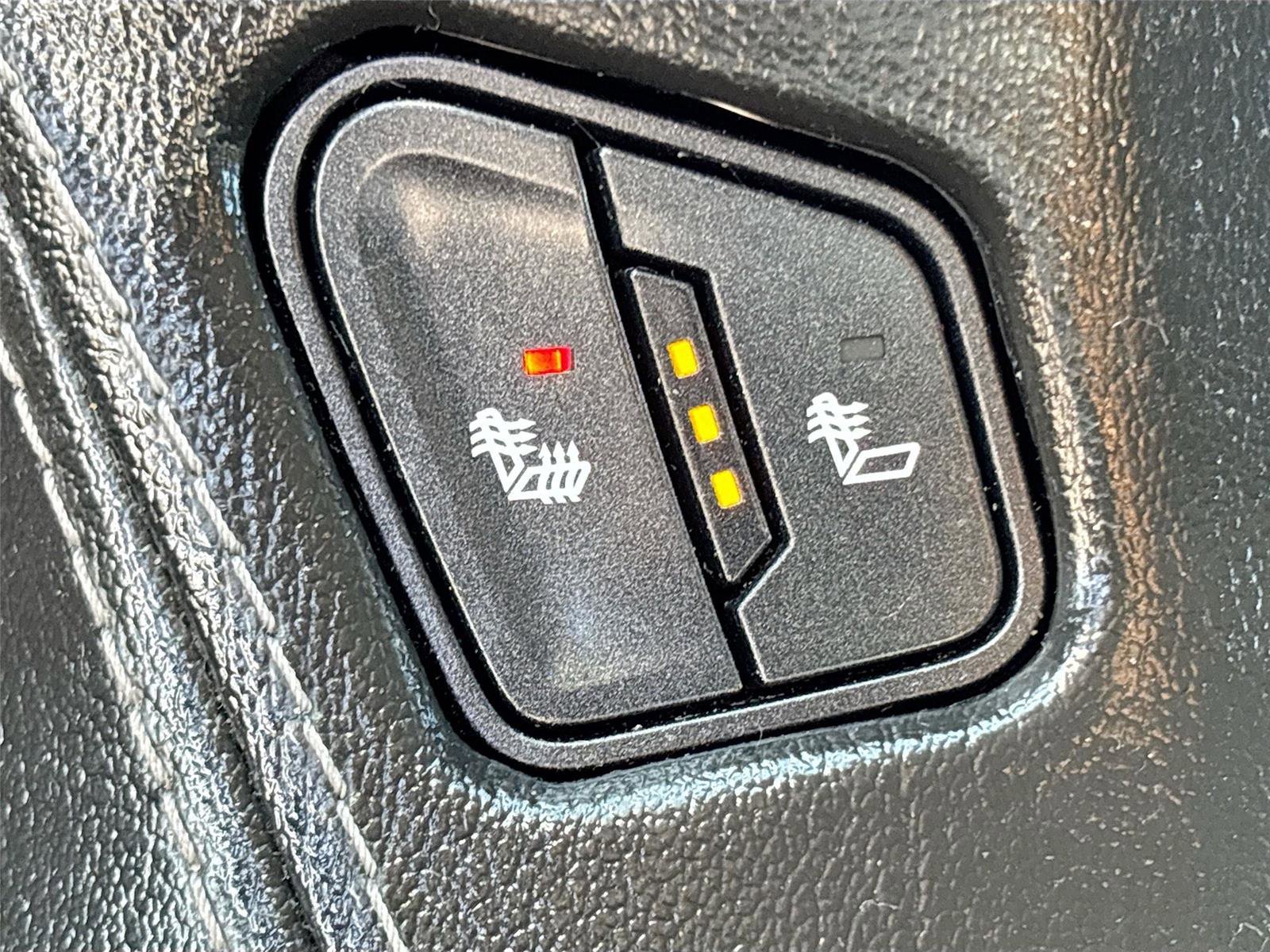 Used 2017 Chevrolet Suburban LT image 21