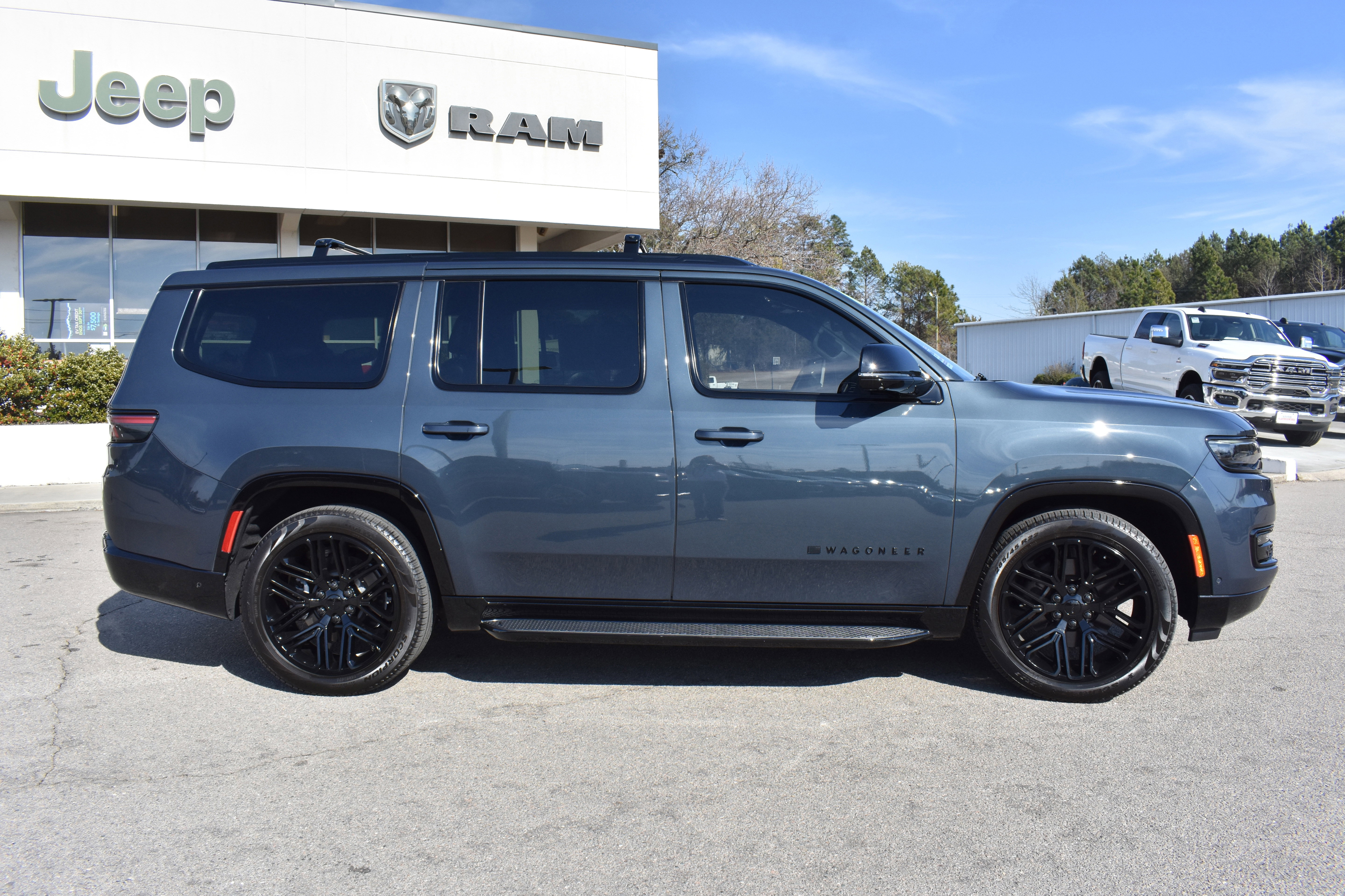 Used 2024 Jeep Wagoneer Series II w/ Convenience Group I image 10