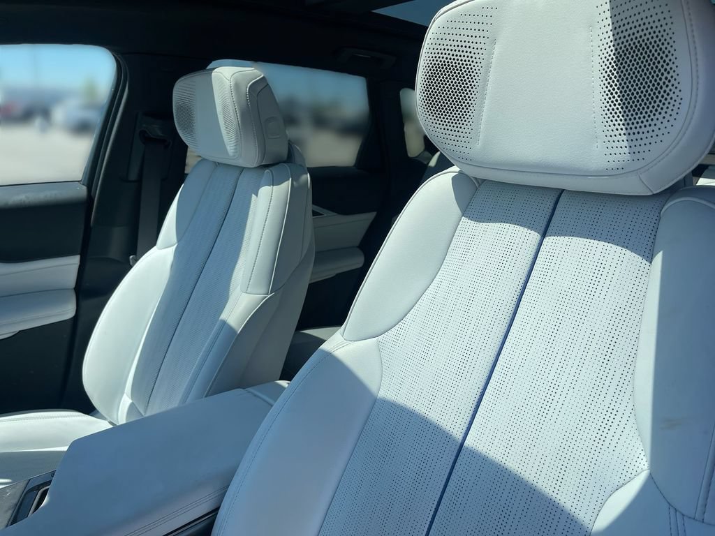 Certified 2024 Cadillac Lyriq Luxury AWD/4WD image 8
