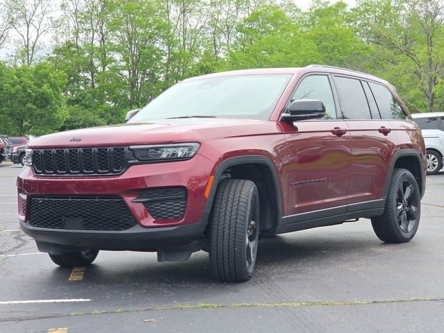 Used 2024 Jeep Grand Cherokee Altitude AWD/4WD image 19