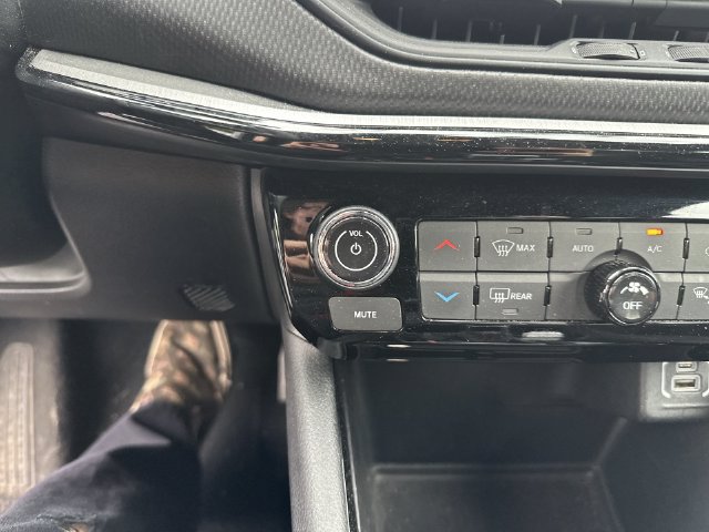 Used 2025 Jeep Compass Trailhawk w/ Trailer Tow Group AWD/4WD image 21