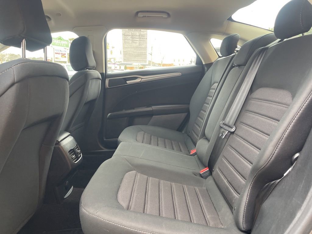 Used 2020 Ford Fusion SE image 16