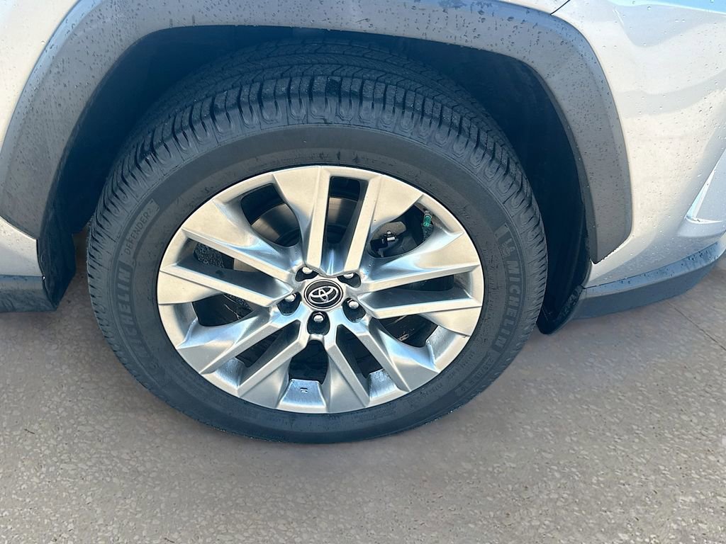 Used 2019 Toyota RAV4 XLE Premium FWD image 29