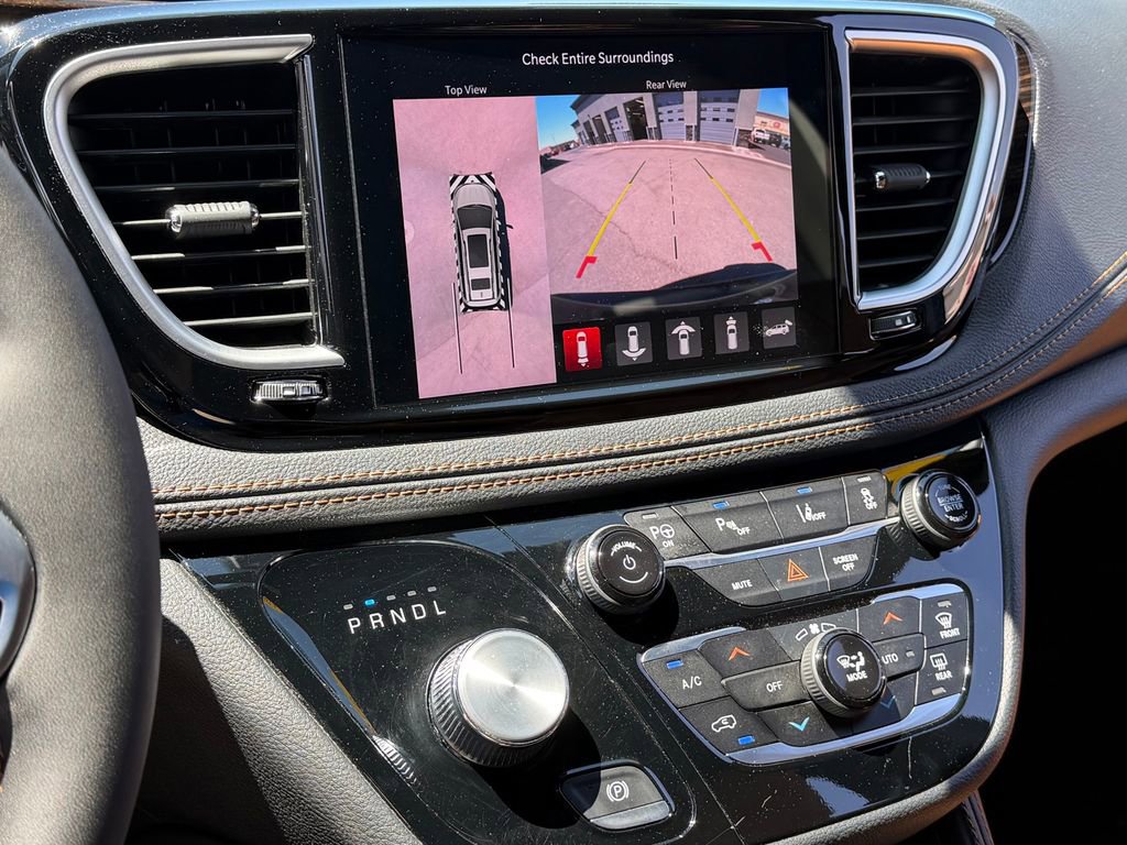 Certified 2023 Chrysler Pacifica Pinnacle FWD image 17