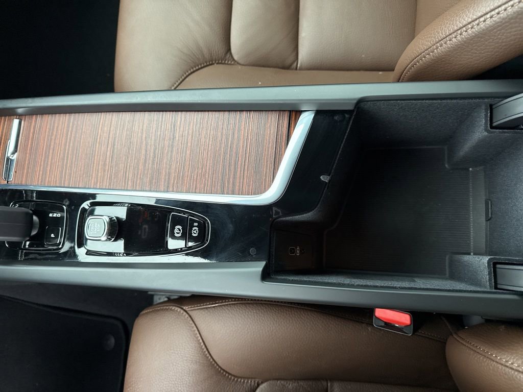 Used 2025 Volvo V60 B5 Cross Country Plus image 29