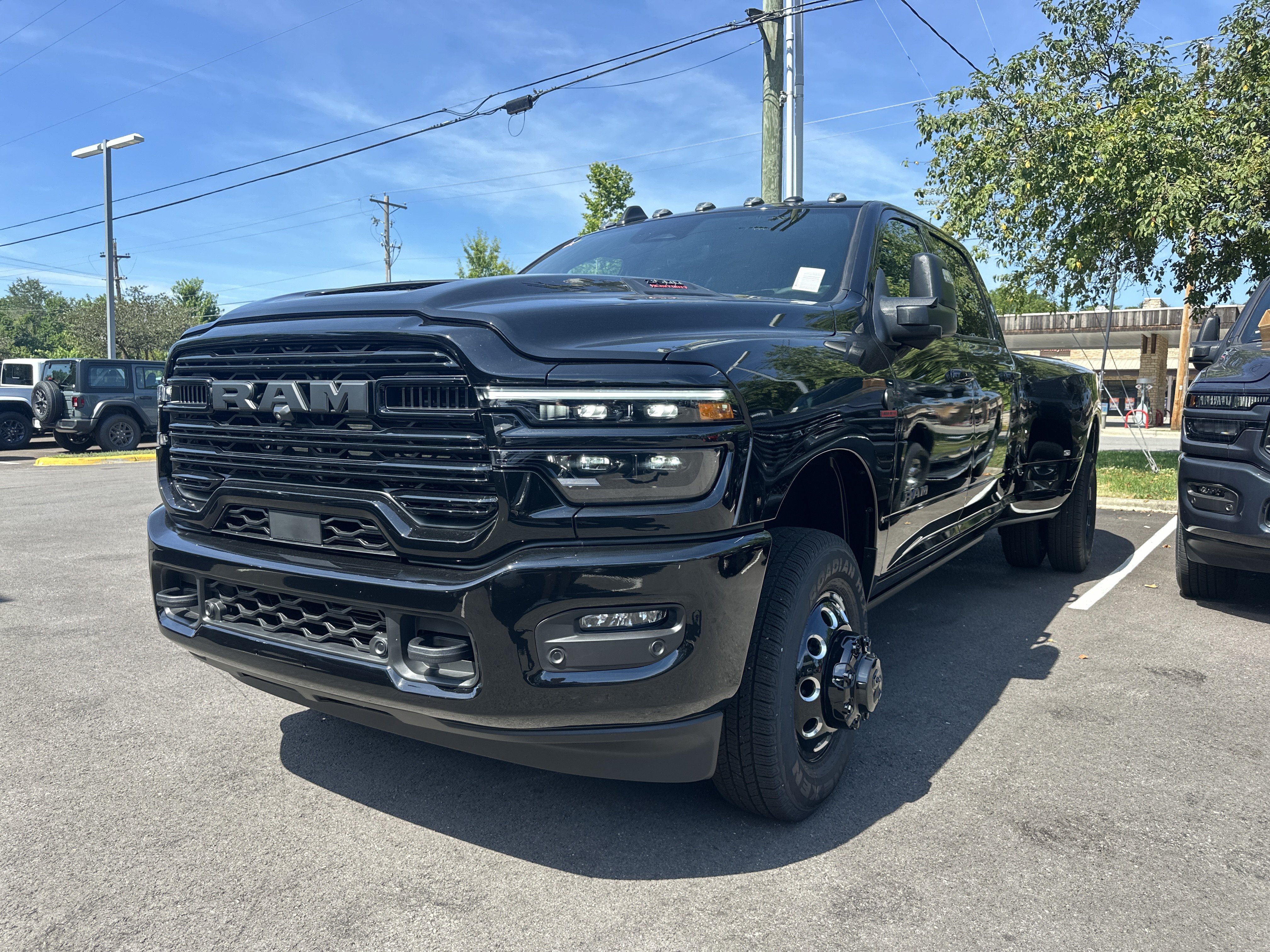 New 2026 RAM 3500 Laramie AWD/4WD image 23