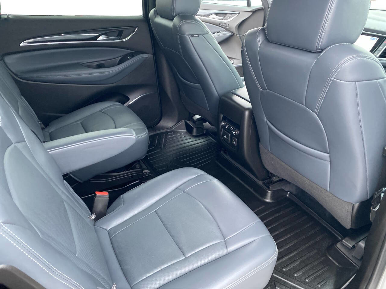 Used 2022 Buick Enclave Premium image 40