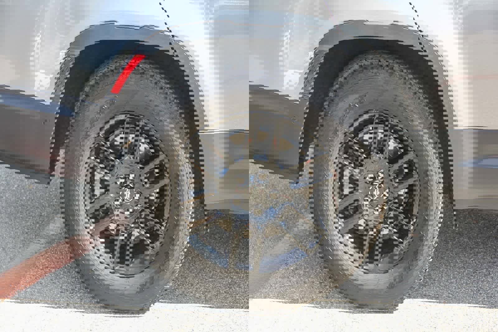 Used 2023 Land Rover Defender 130 SE image 5