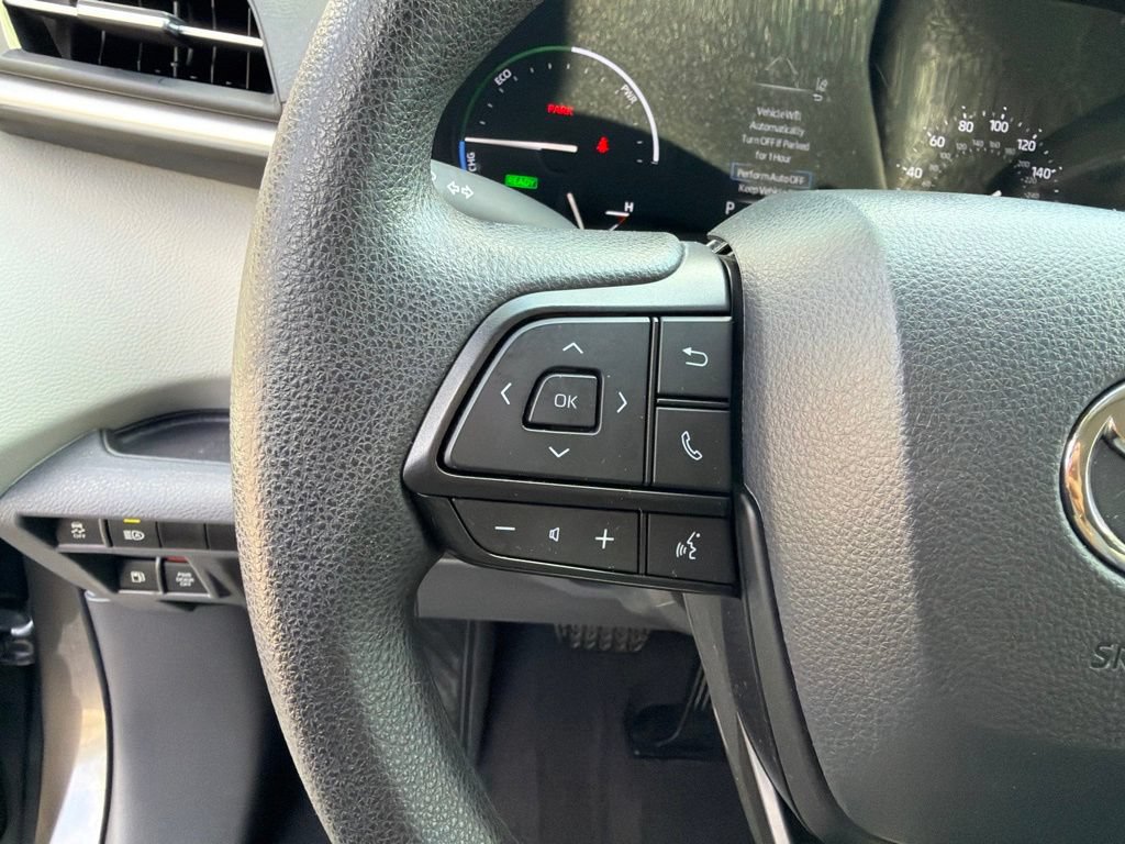 Used 2024 Toyota Sienna LE w/ LE Plus Package FWD image 17