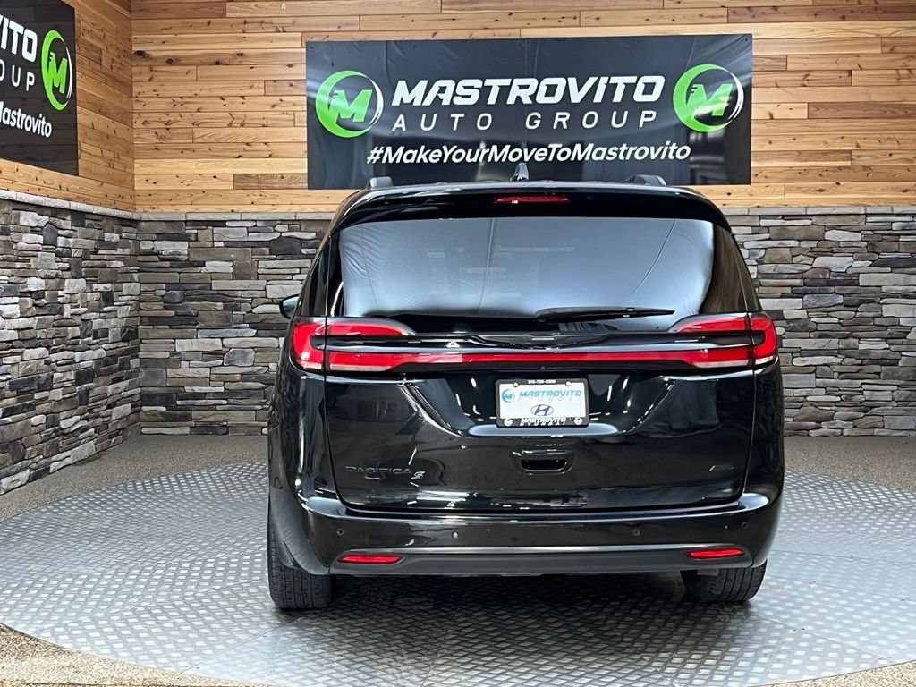 Used 2022 Chrysler Pacifica Touring-L w/ S Appearance Package AWD/4WD image 18