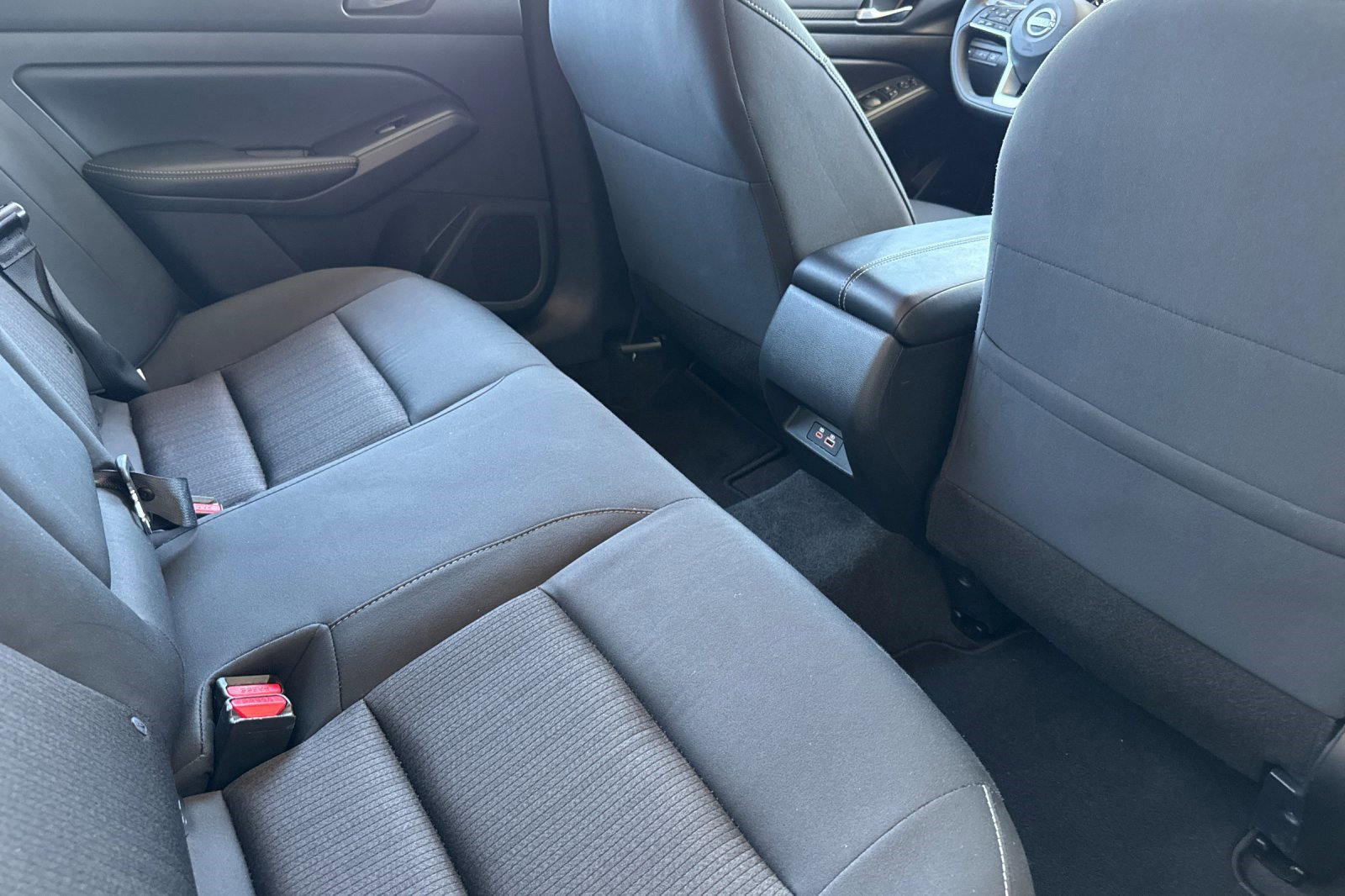 Used 2025 Nissan Altima 2.5 SV FWD image 29