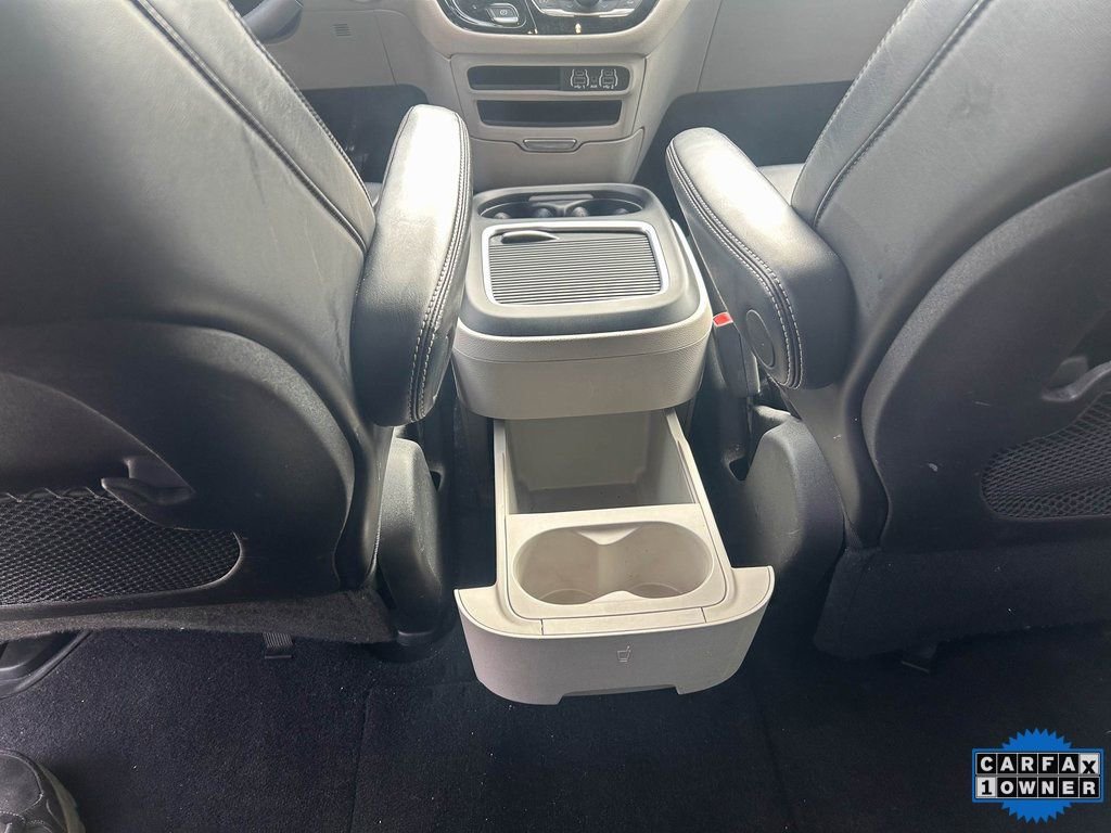 Used 2024 Chrysler Pacifica Select image 35