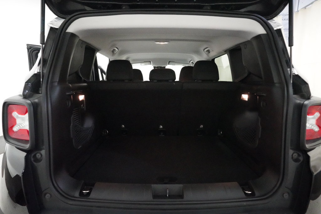 Used 2017 Jeep Renegade Latitude w/ Cold Weather Group AWD/4WD image 10