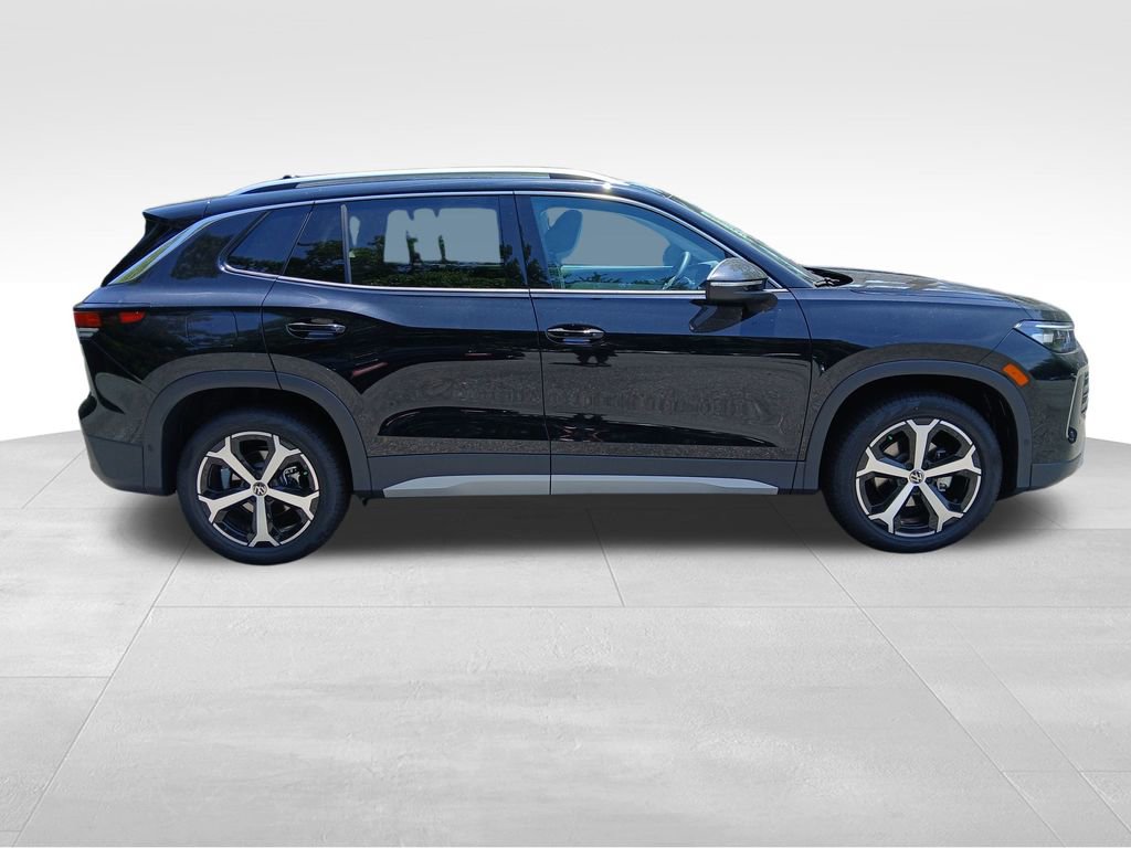 Used 2025 Volkswagen Tiguan SE image 7