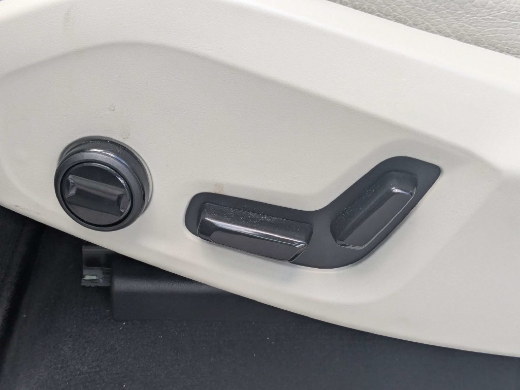 Certified 2024 Volvo XC60 B5 Core AWD/4WD image 24