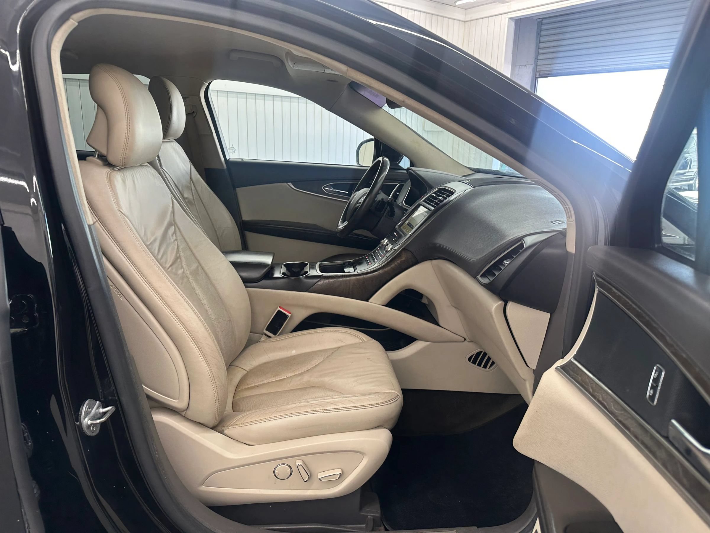 Used 2016 Lincoln MKX Select w/ Select Plus Package FWD image 14