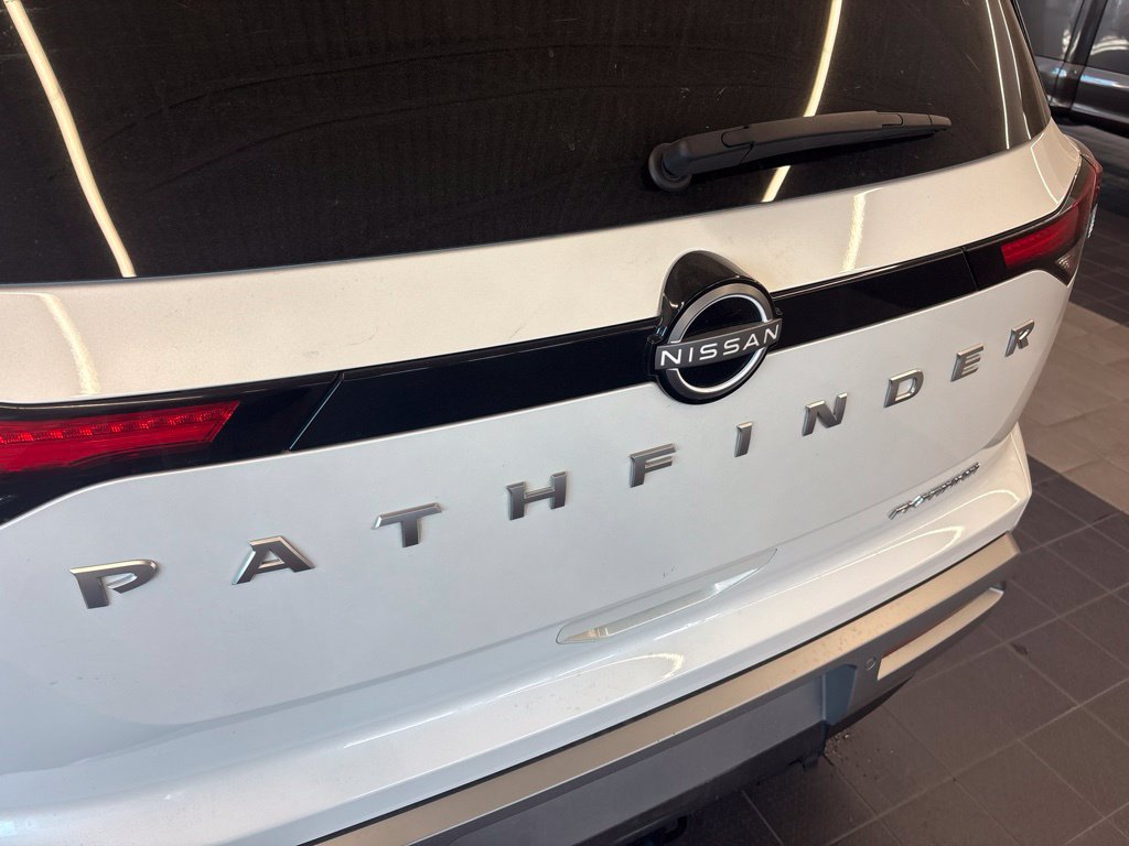 Used 2025 Nissan Pathfinder Platinum w/ Cargo Package FWD image 29