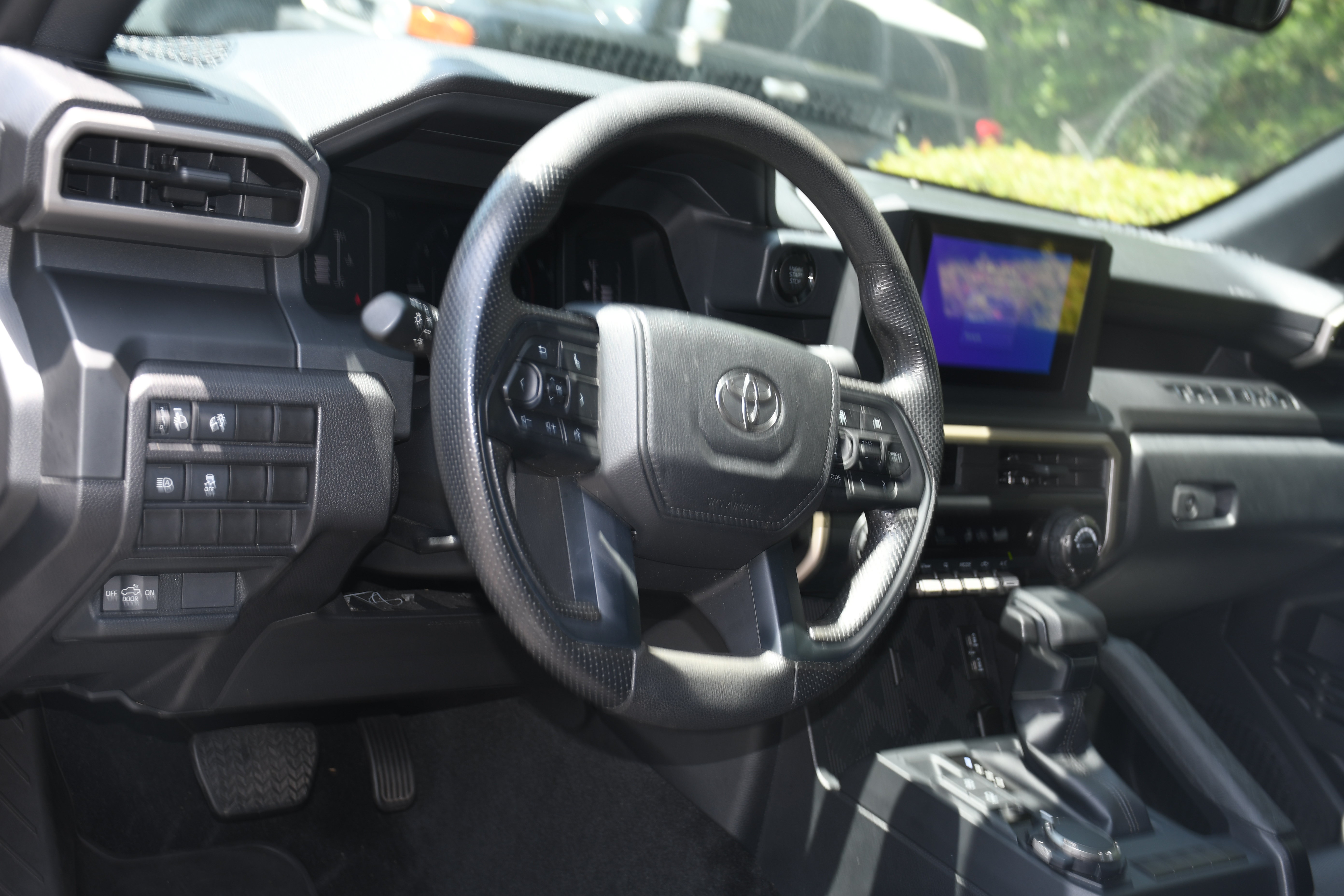 Used 2025 Toyota Tacoma SR AWD/4WD image 8