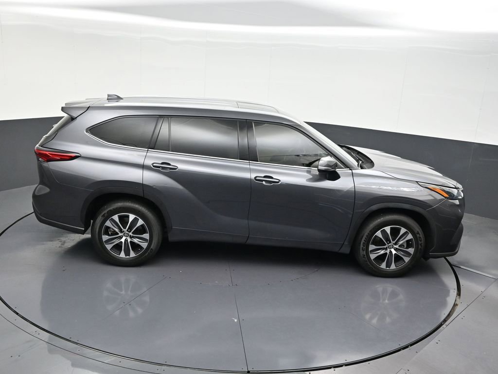 Used 2022 Toyota Highlander XLE FWD image 21
