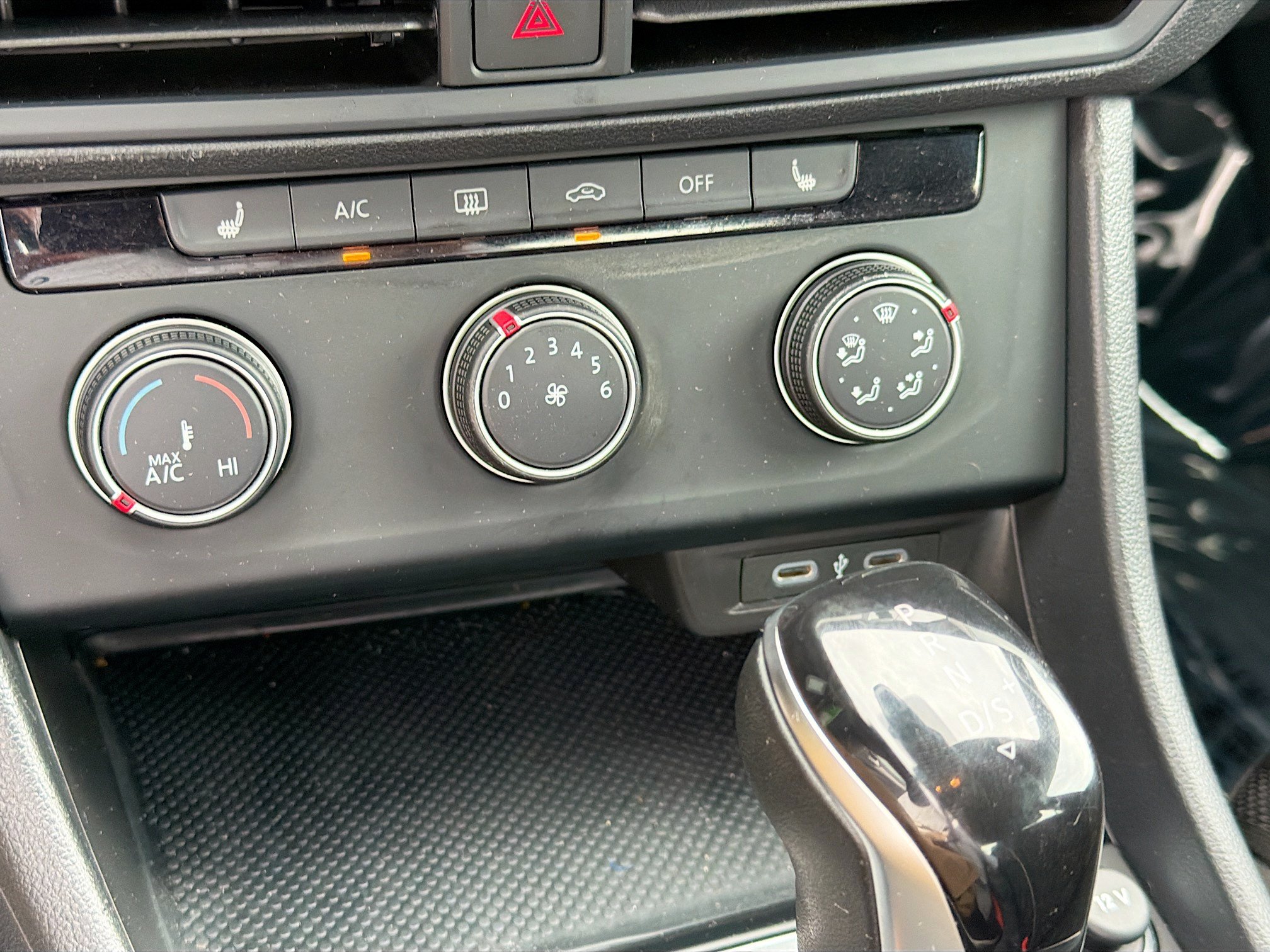 Used 2024 Volkswagen Jetta Sport FWD image 30
