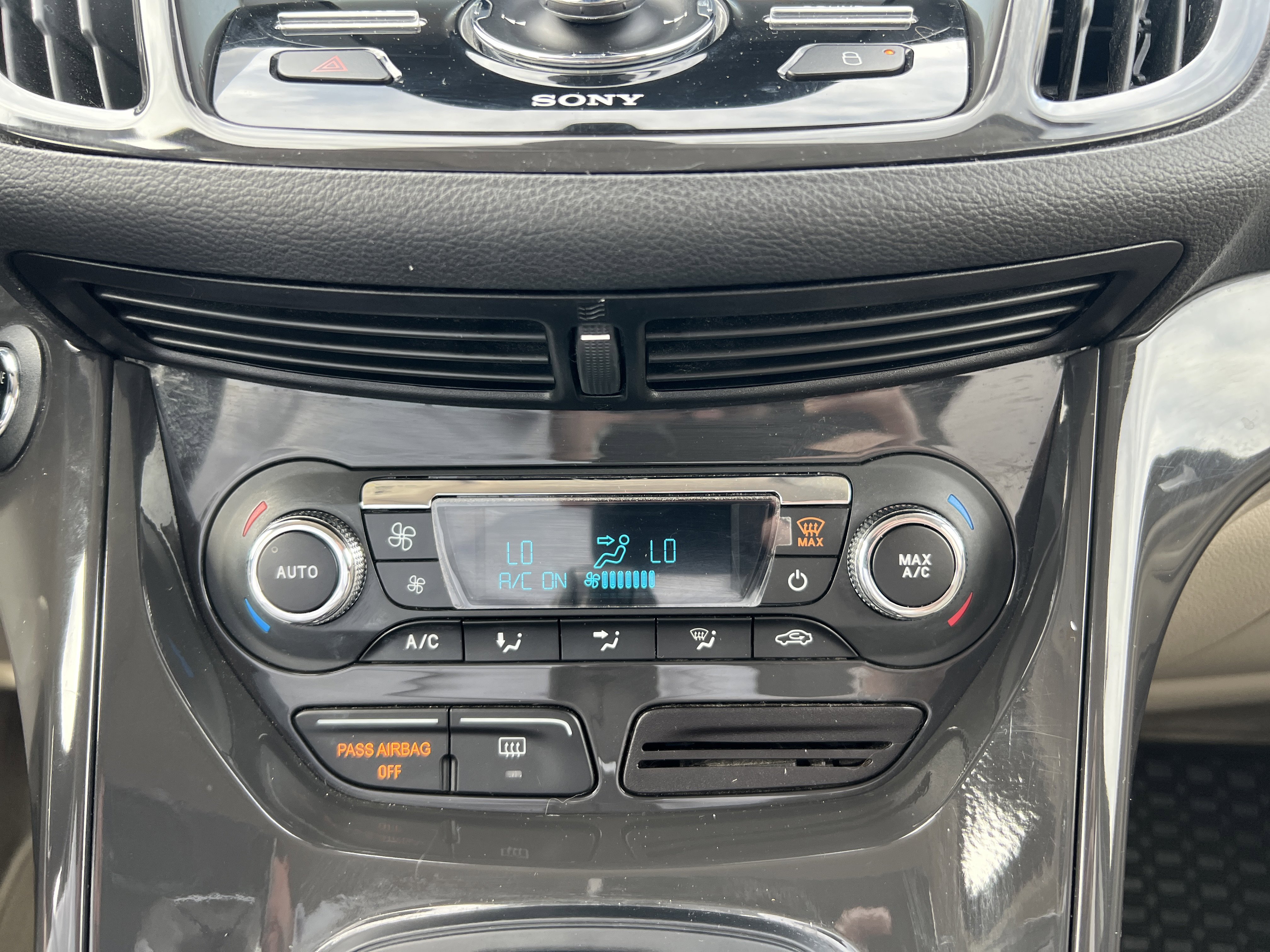 Used 2016 Ford Escape Titanium FWD image 5