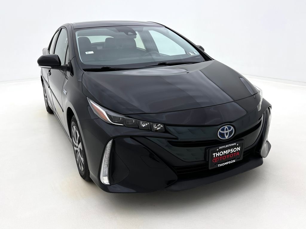 Used 2022 Toyota Prius Prime XLE image 3