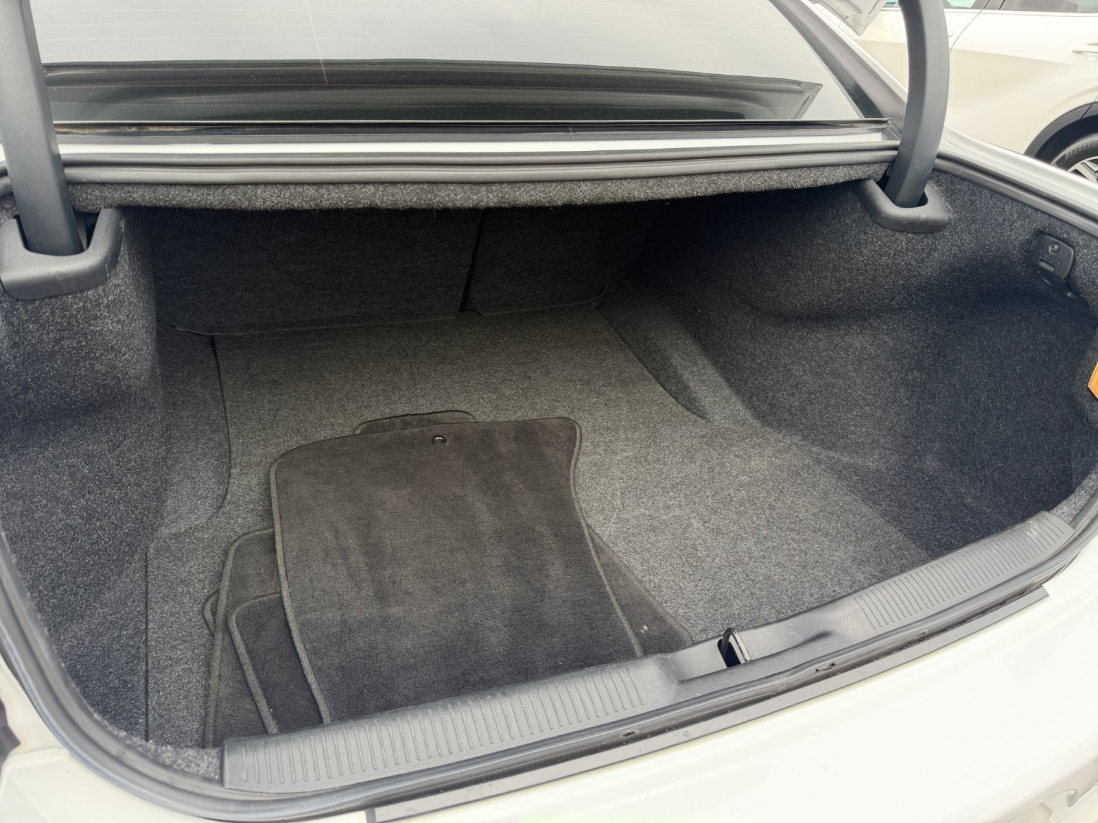 Used 2018 Dodge Charger SXT RWD image 27