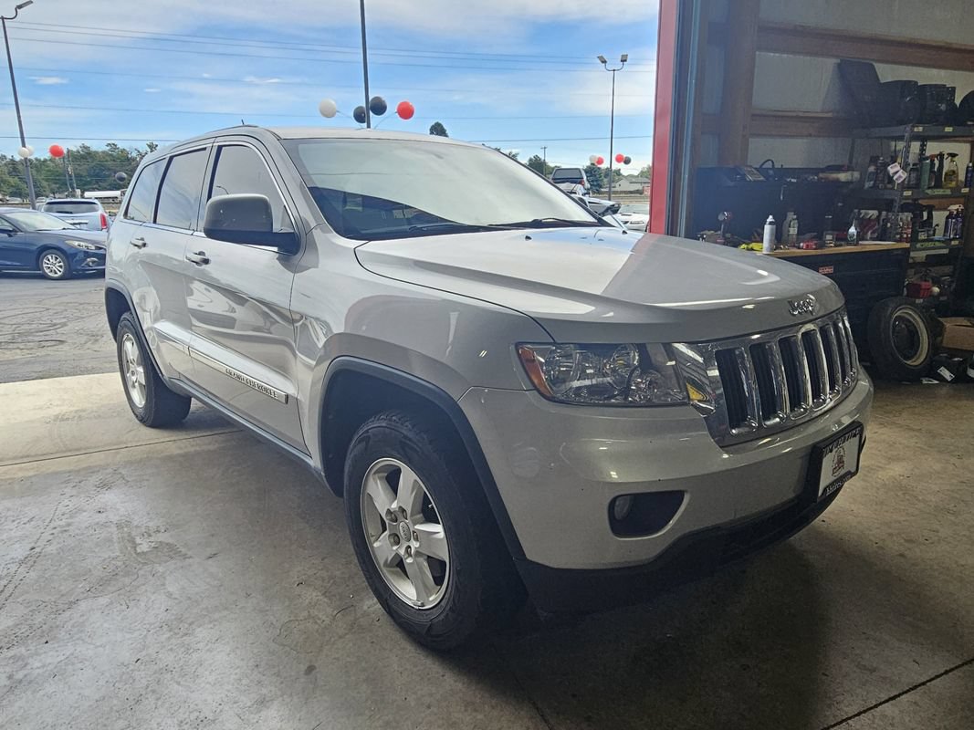 Used 2013 Jeep Grand Cherokee Laredo AWD/4WD image 10