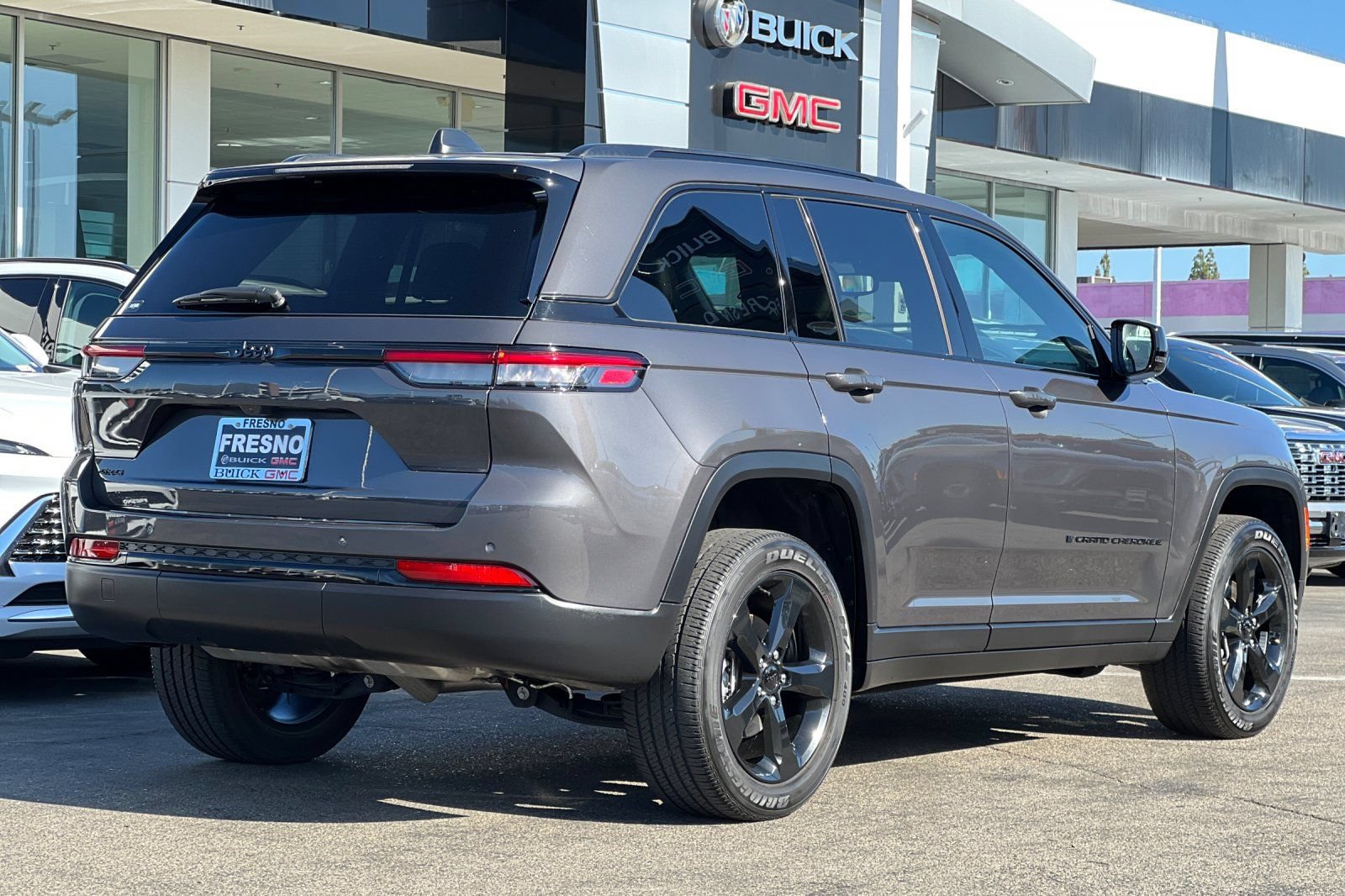 Used 2023 Jeep Grand Cherokee Altitude AWD/4WD image 4