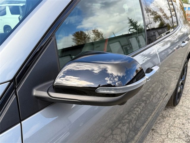 Used 2024 Chevrolet Traverse RS image 23