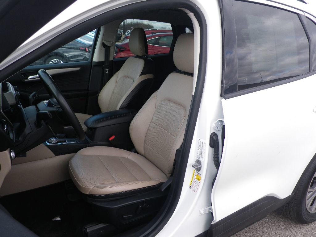 Used 2021 Ford Escape SEL w/ Technology Package image 10