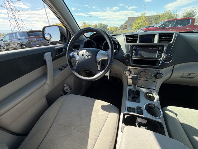 Used 2013 Toyota Highlander Plus w/ Protection Pkg AWD/4WD image 18