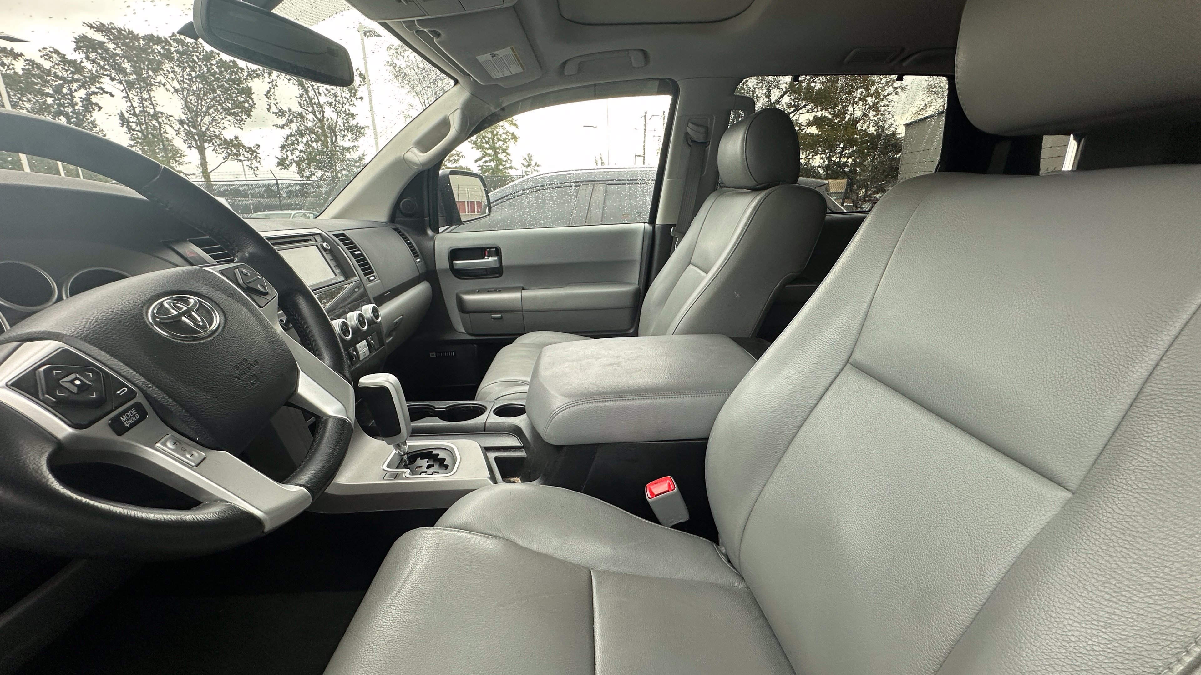 Used 2017 Toyota Sequoia Limited w/ Safety & Convenience Package AWD/4WD image 5