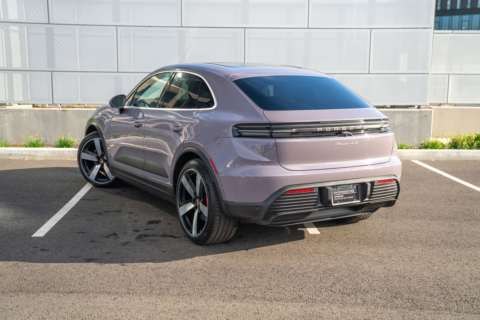 Used 2025 Porsche Macan 4S Electric AWD/4WD image 3