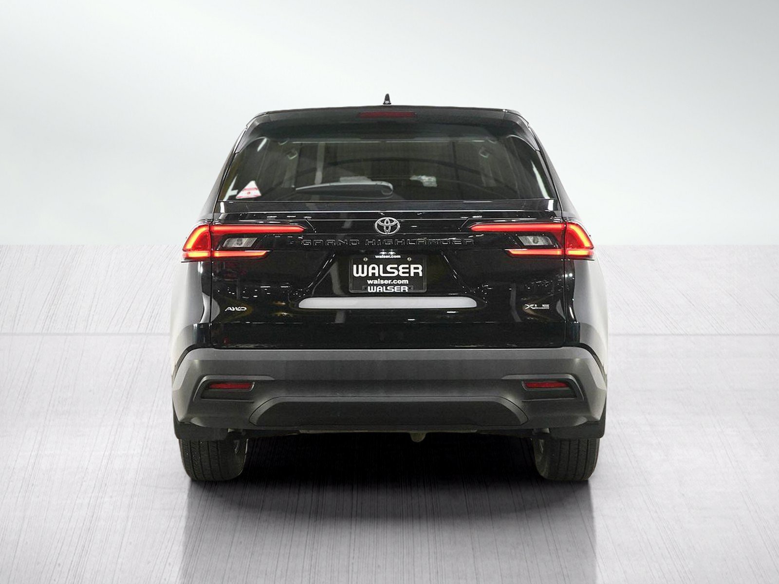 Used 2025 Toyota Grand Highlander AWD image 4
