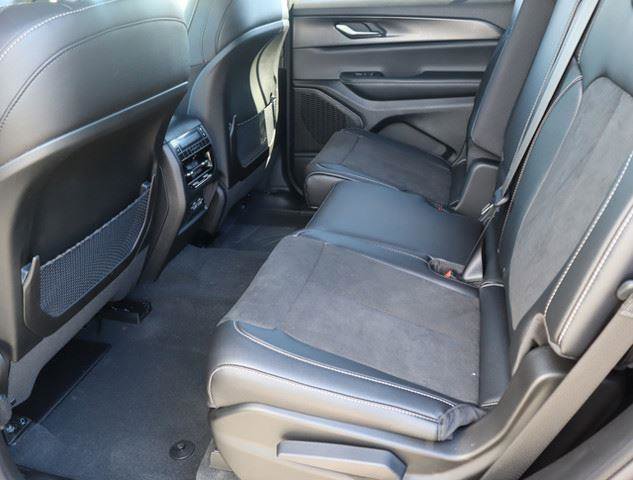 New 2024 Jeep Grand Cherokee L Laredo image 25