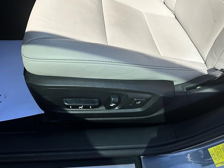 Used 2013 Lexus ES 350 w/ Premium Pkg FWD image 16