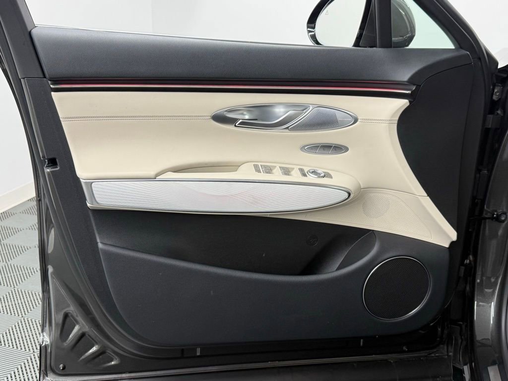 Used 2026 Genesis GV70 2.5T Advanced image 14