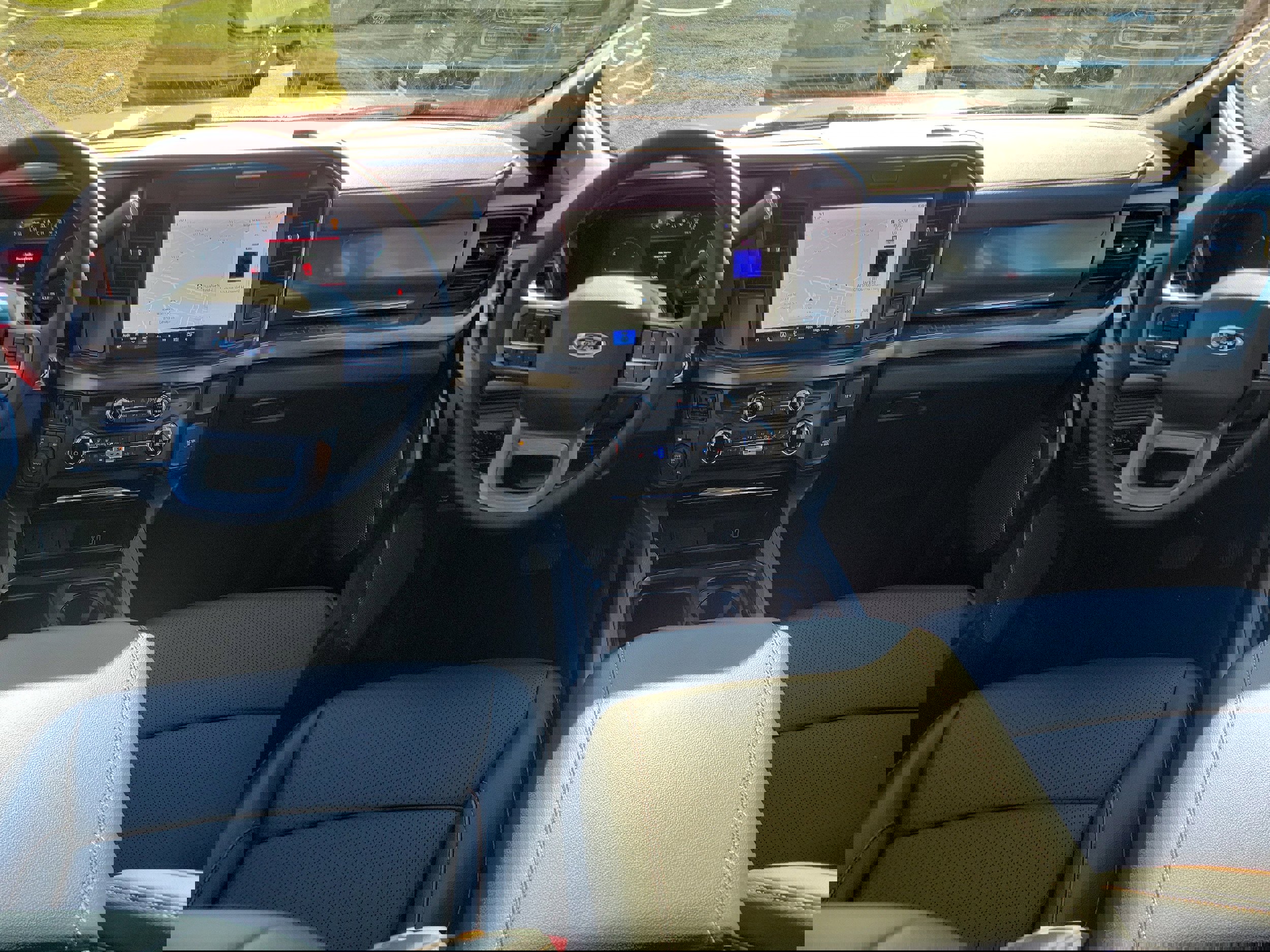 New 2026 Ford F250 Lariat w/ Black Appearance Package image 15