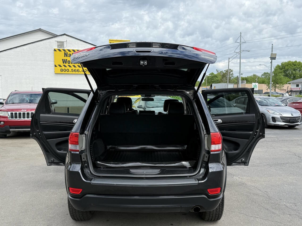 Used 2011 Jeep Grand Cherokee Laredo AWD/4WD image 22