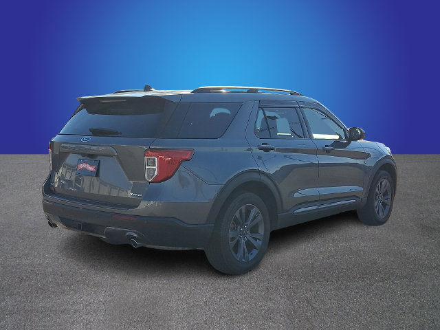 Used 2023 Ford Explorer XLT w/ Equipment Group 202A AWD/4WD image 4