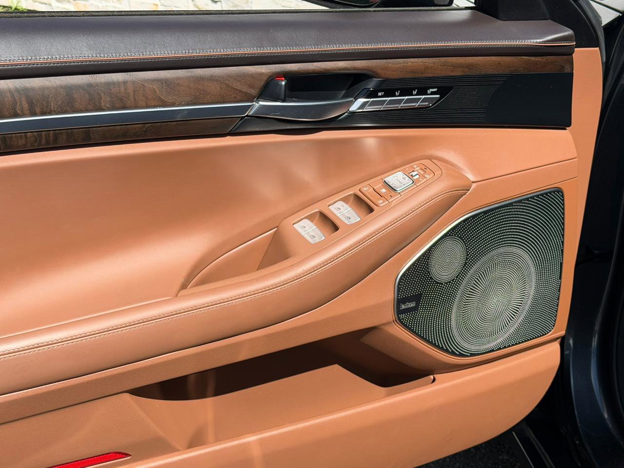 Used 2020 Genesis G90 3.3T Premium image 25