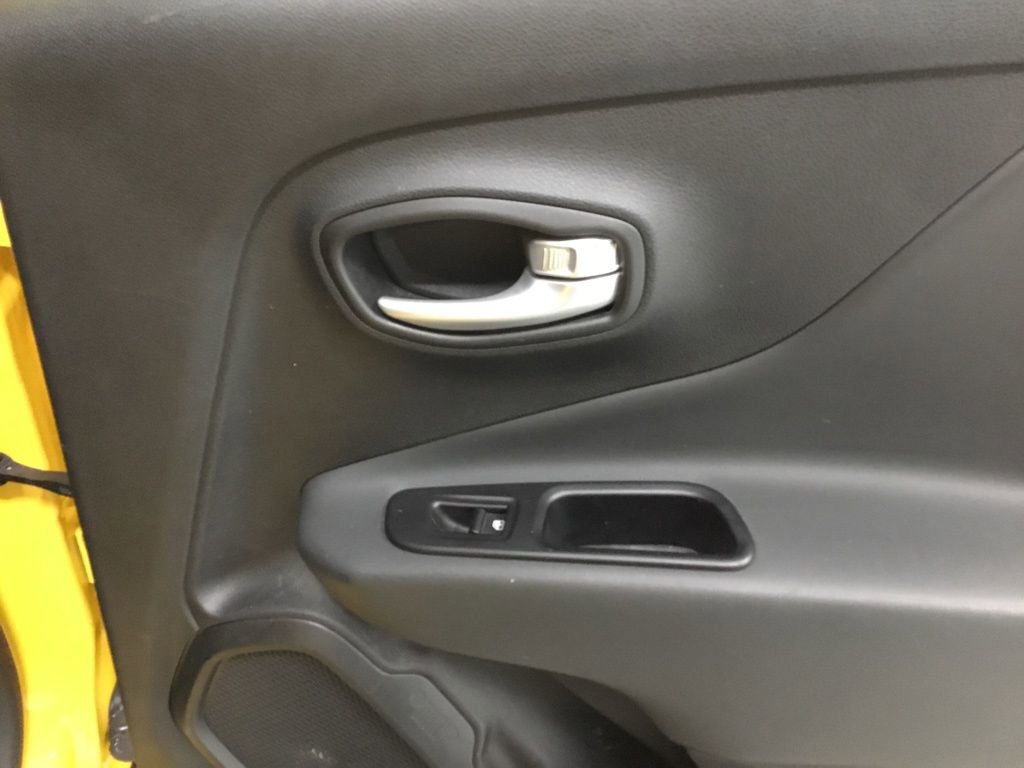 Used 2023 Jeep Renegade Trailhawk w/ Trailhawk Elite Group AWD/4WD image 18