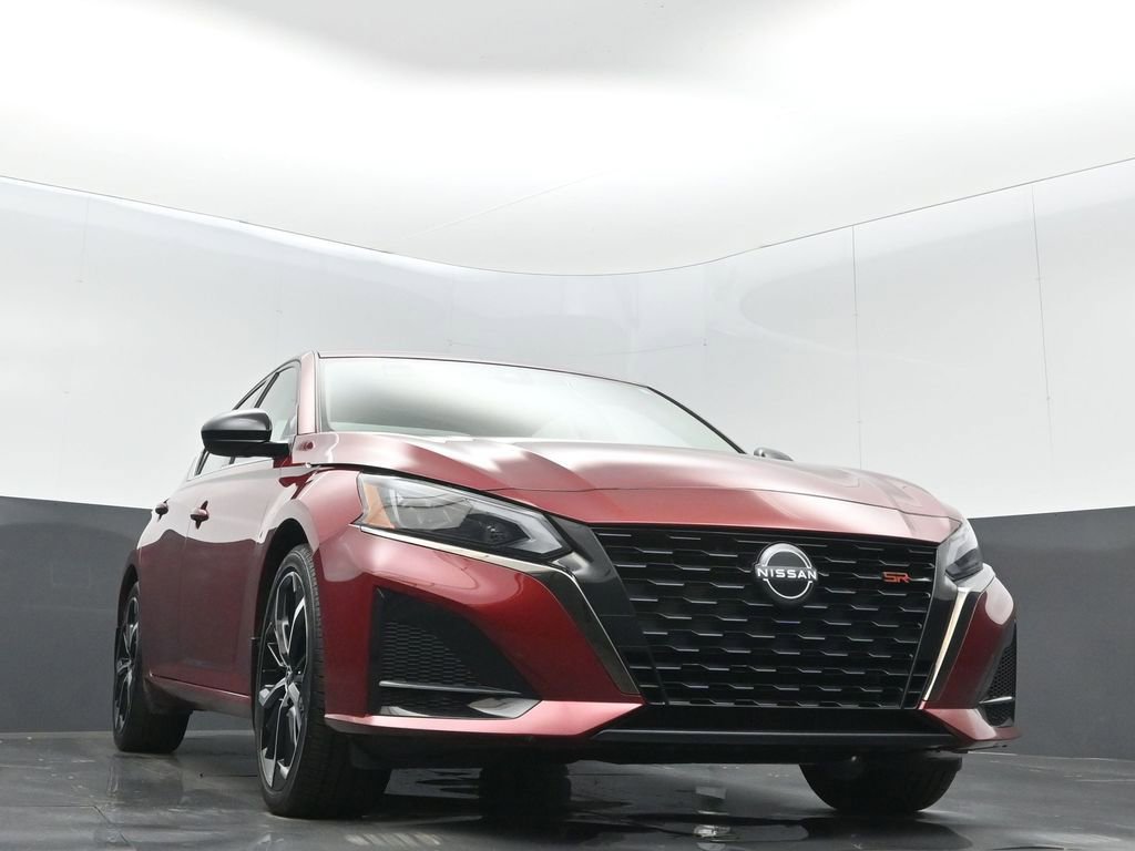 Used 2023 Nissan Altima 2.5 SR w/ SR Premium Package image 5