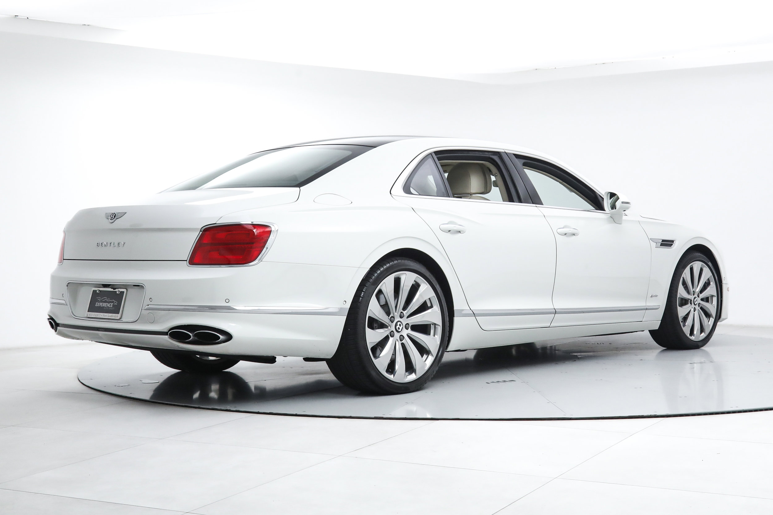 Used 2022 Bentley Flying Spur Plug-In Hybrid AWD/4WD image 5