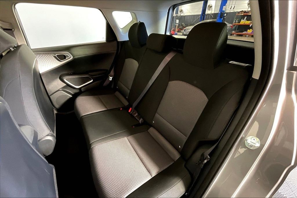 Used 2025 Kia Soul LX image 35